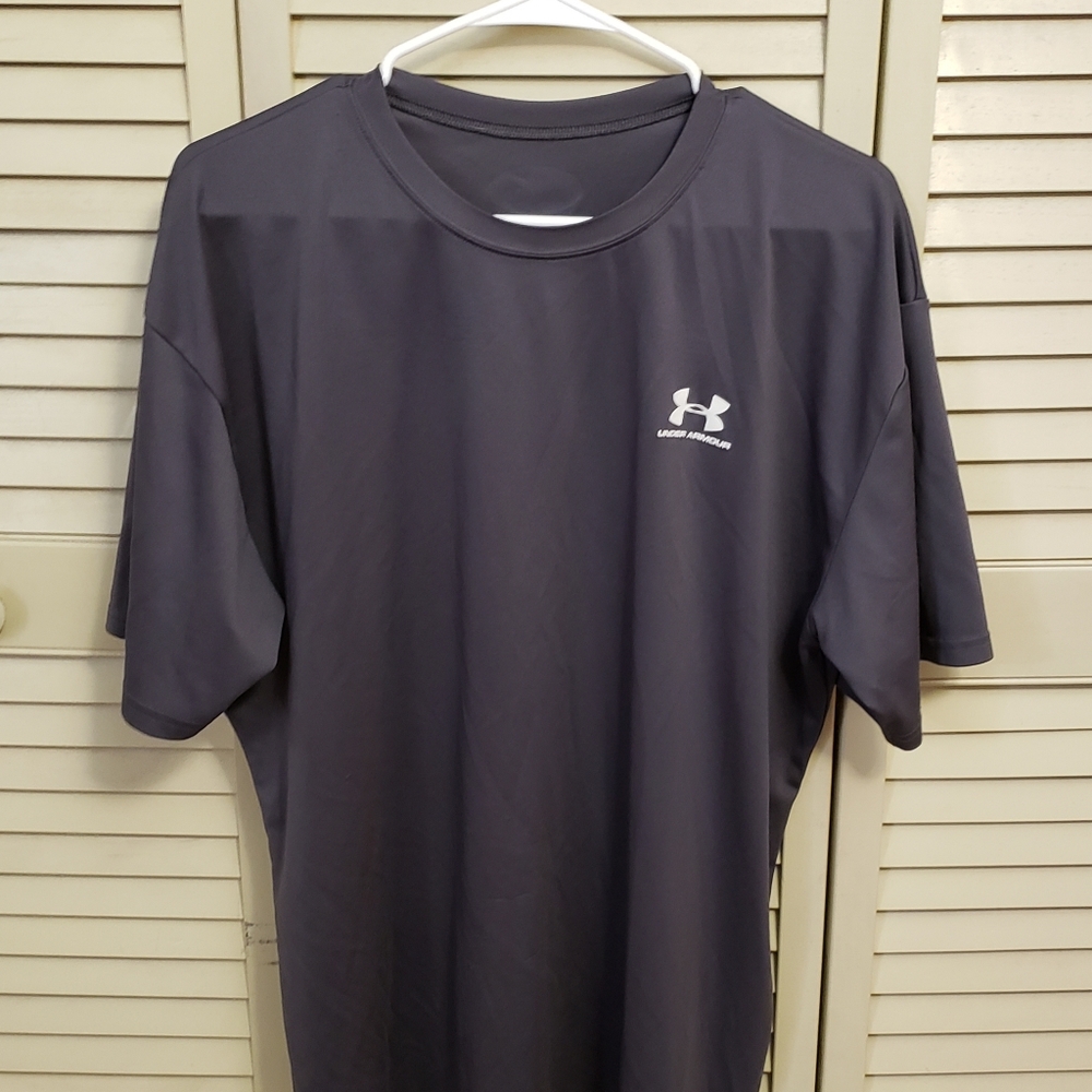 Mens Under Armour workout shirt